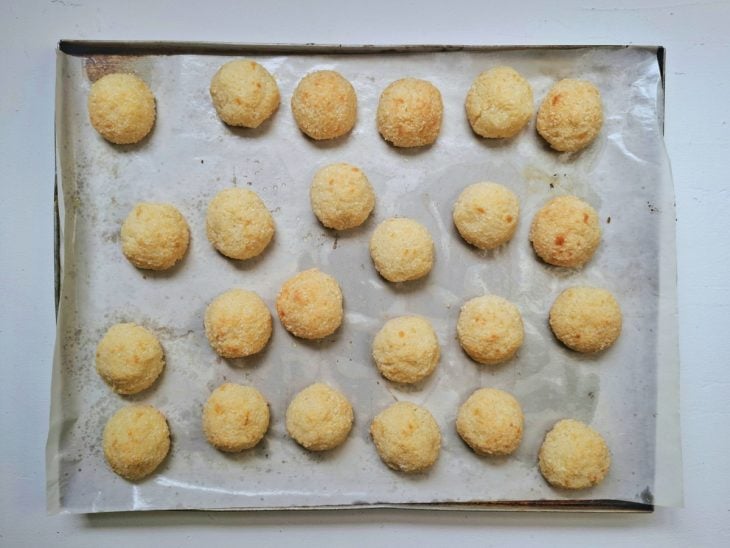 pão de queijo de tapioca e cream cheese assado na forma