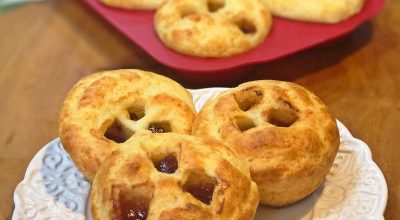 Pão de queijo recheado com goiabada