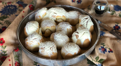 Pão doce de coco com leite condensado