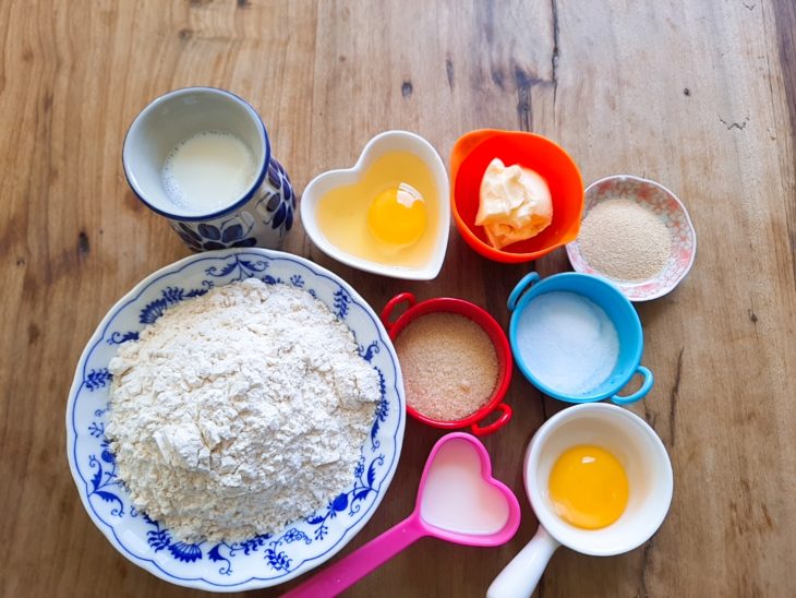 Ingredientes separados para o preparo do pão fofinho na air fryer