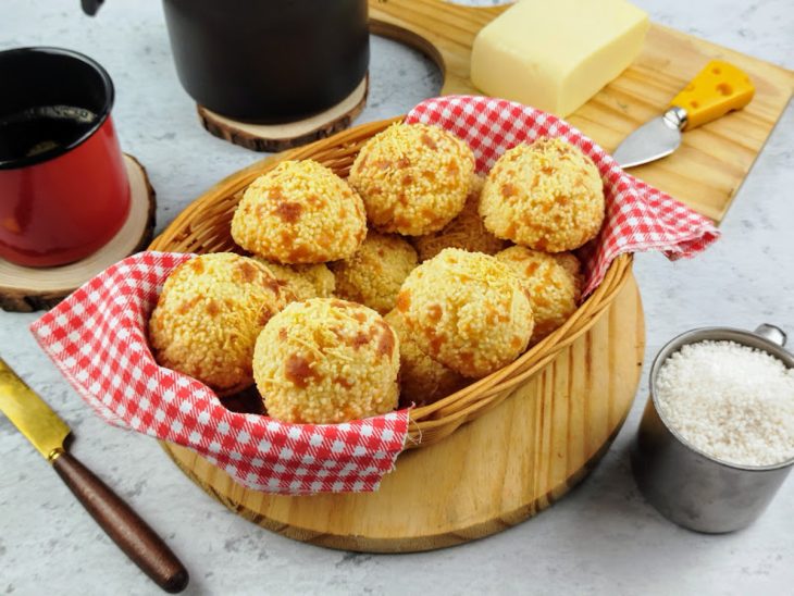 Pãozinho de tapioca fácil pronto para servir.