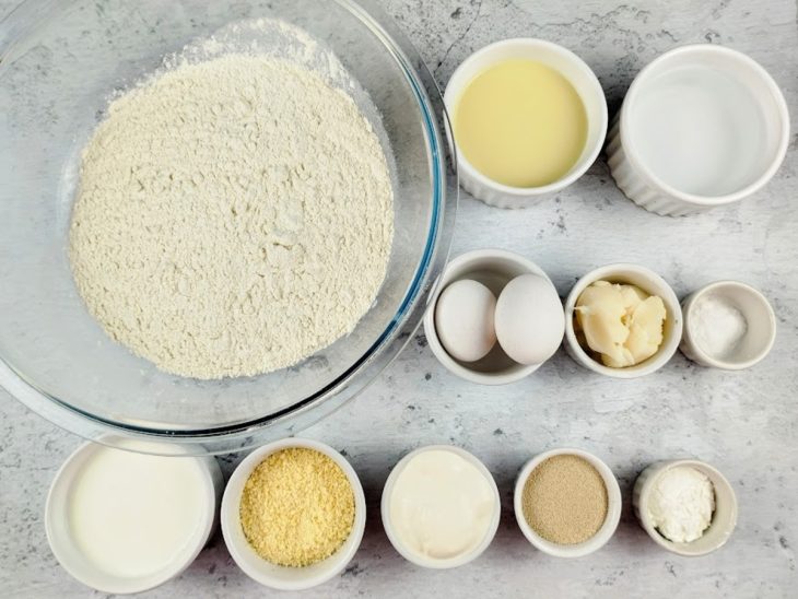 Ingredientes para o pãozinho delícia.