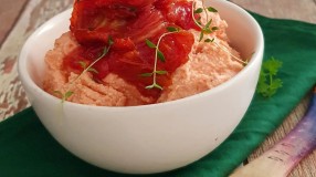 Patê de ricota com tomate seco