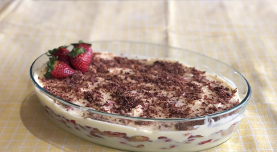 Pavê de morango com bolacha maizena