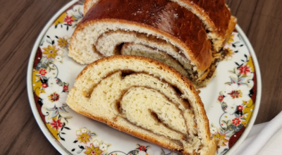 Pão doce com canela simples