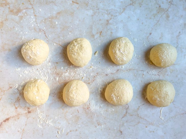 8 bolinhas de massa de pão