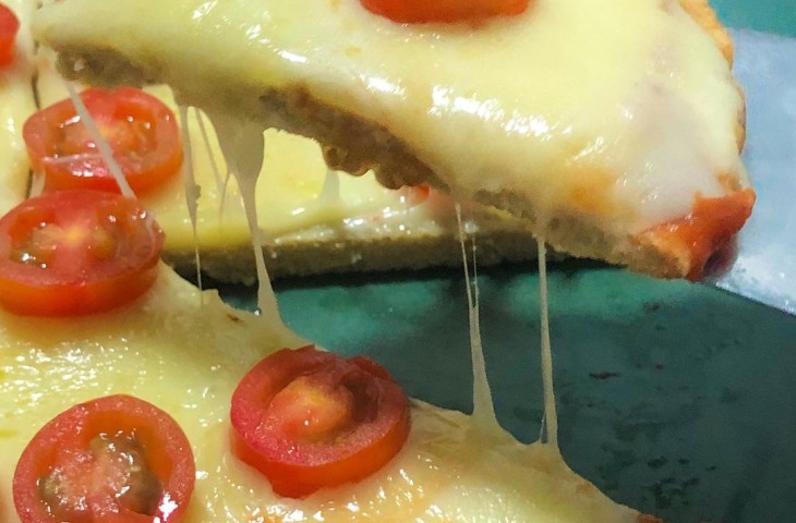 Pizza de frigideira fit com aveia