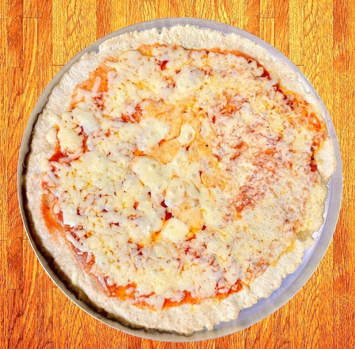 Pizza de massa de frango