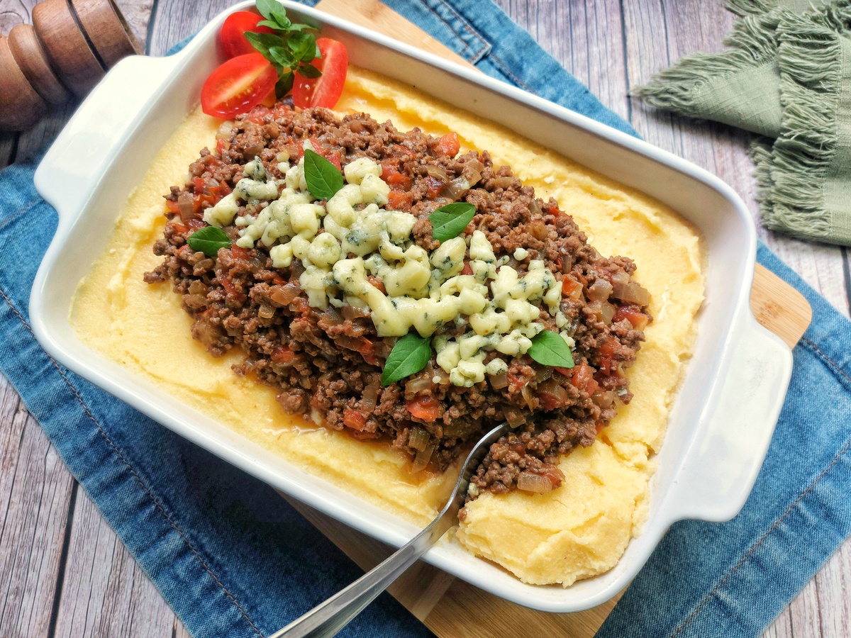 Polenta mole com carne moída