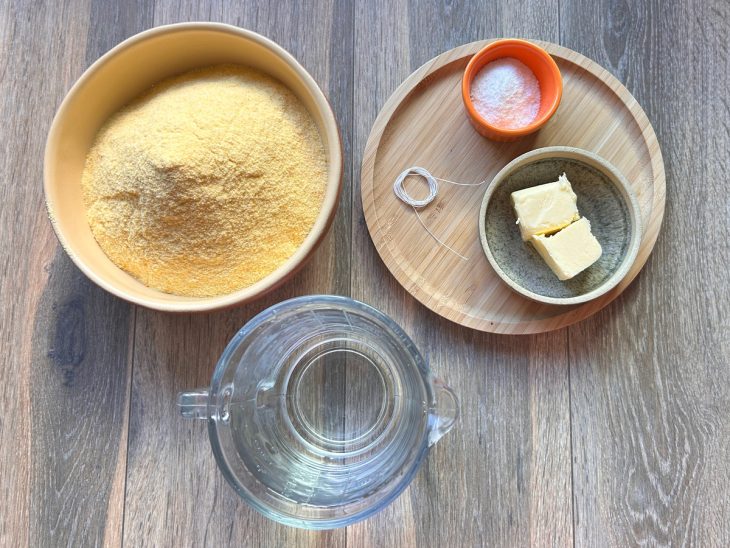 Ingredientes para a receita de polenta no fio.