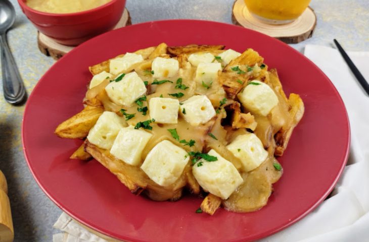 Poutine tradicional