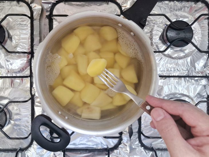 batata cozinha na panela