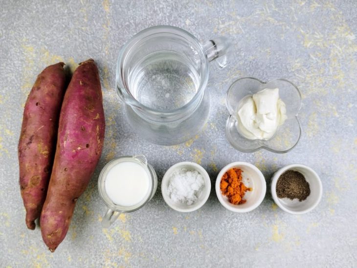 ingredientes reunidos para fazer purê de batata-doce light