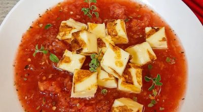 Queijo coalho com tomate