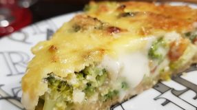 Quiche de alho-poró e brócolis