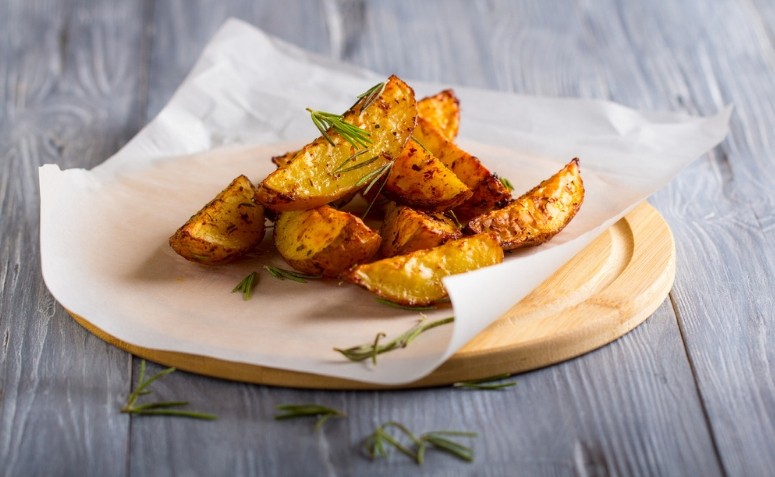 9 Receitas De Batata Frita No Forno Saudáveis, Crocantes E Deliciosas