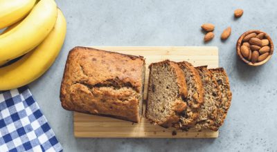 10 receitas de bolo de aveia com banana e maçã para um doce saudável