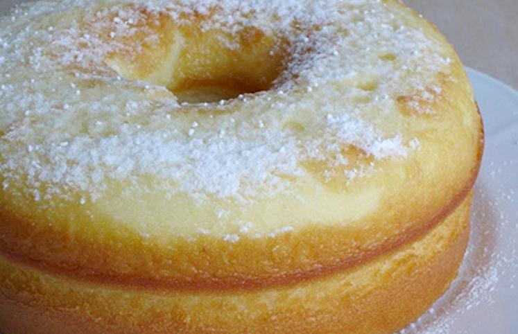 8 receitas de bolo de leite condensado para adoçar o seu dia