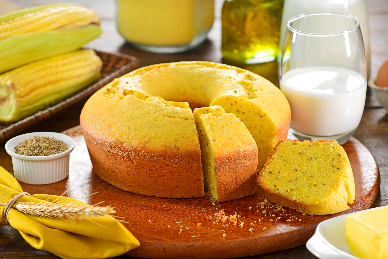 receitas de bolo de milho fácil para um café da tarde delicioso