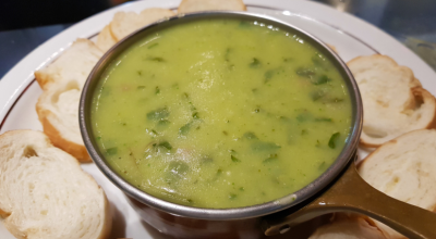 7 receitas de caldo verde com mandioca que vão aquecer o seu paladar