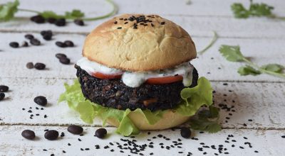 10 receitas de hambúrguer vegano impressionantes e irresistíveis