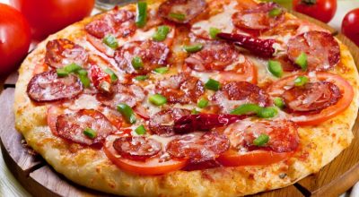 6 receitas de pizza baiana para os amantes de preparos apimentados