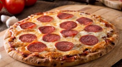 11 receitas de pizza de pepperoni para um sabor levemente apimentado