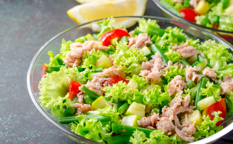 17 receitas de salada de atum que são práticas, leves e saudáveis