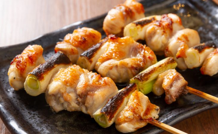 Yakitori (espetinhos de frango ao estilo japonês)