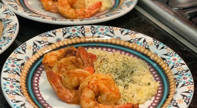 Risoto de parmesão com camarão