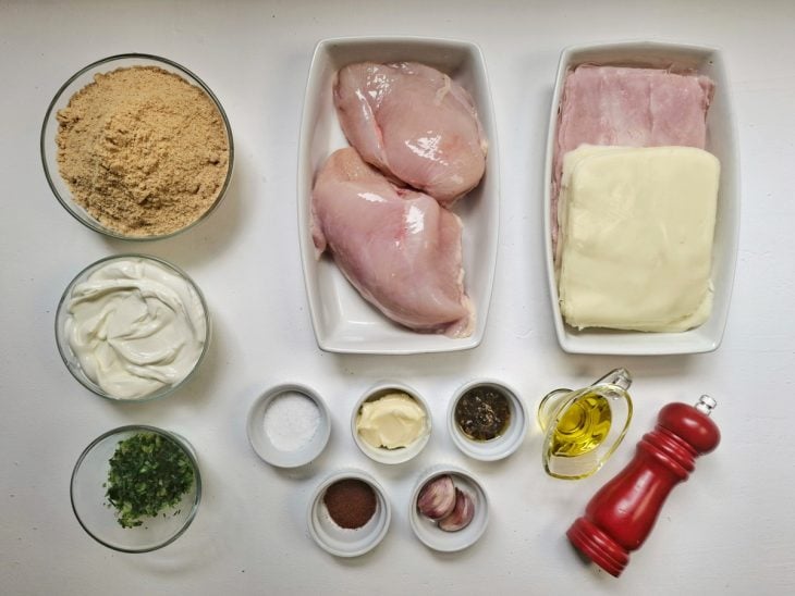 Ingredientes para o rocambole de frango recheado.