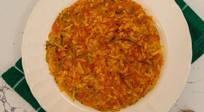 Rosti de mandioca com cenoura e alho-poró