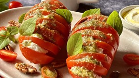 Salada caprese com pesto