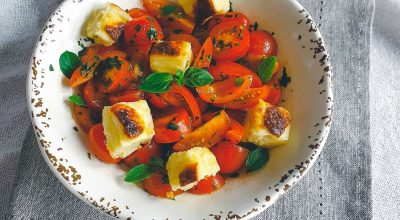 Salada com queijo-coalho