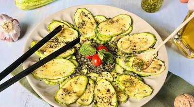 Salada de abobrinha com pesto de hortelã