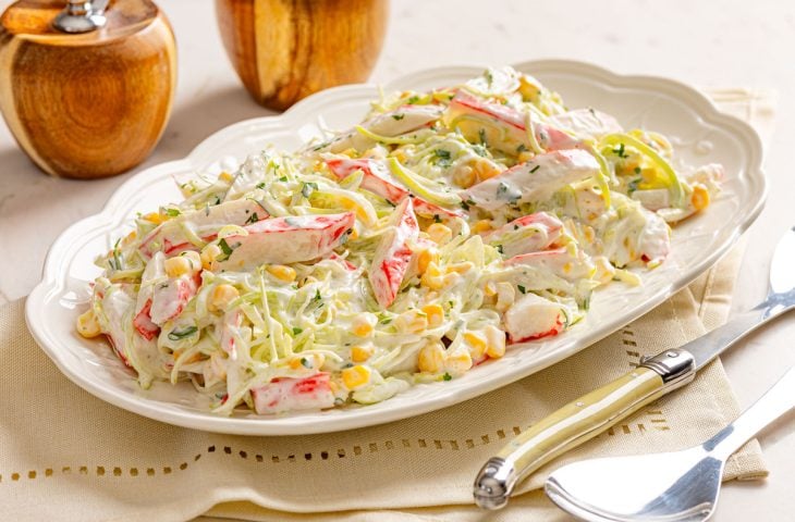 Salada de alho-poró e kani