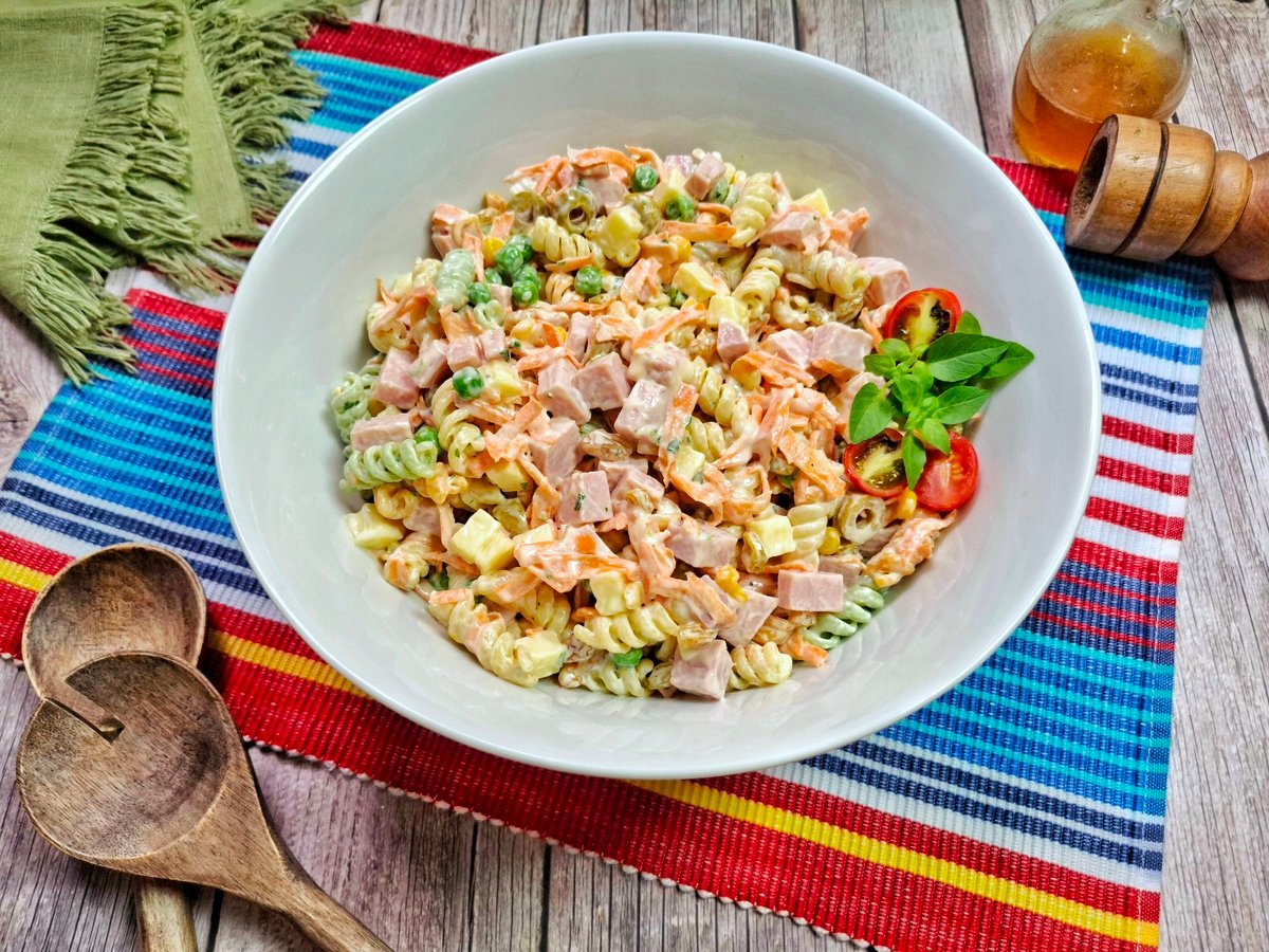 Salada de macarrão parafuso