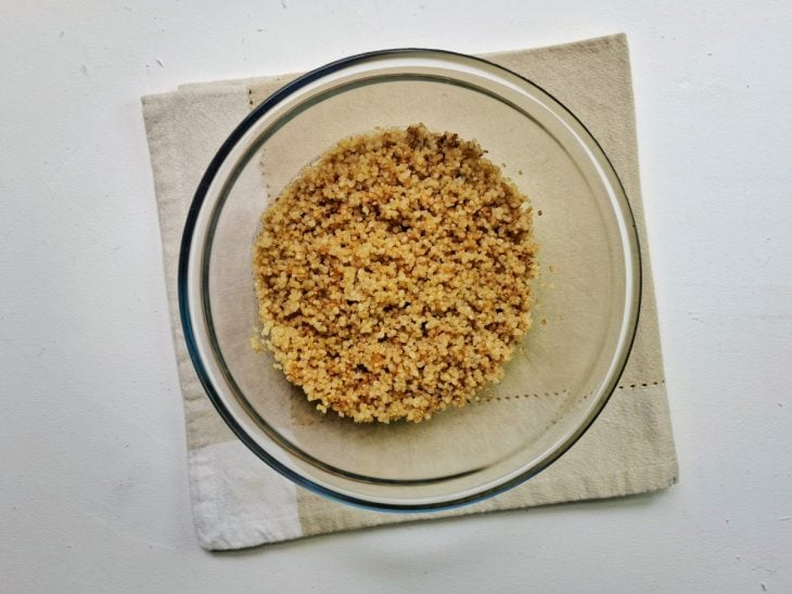 tigela com quinoa hidratada