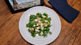 Salada de rúcula com pera e gorgonzola