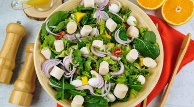 Salada tropical com molho de laranja