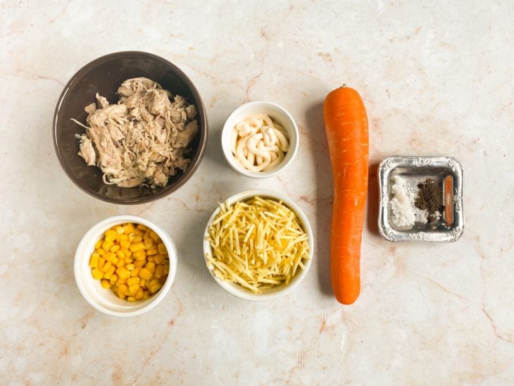 Ingredientes para a receita de salpicão rápido.