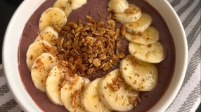 Smoothie de banana com açaí