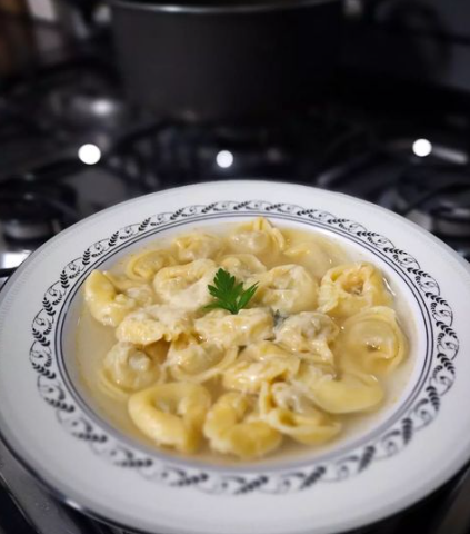 Sopa de capeletti simples