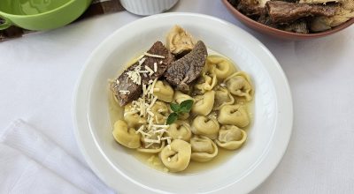 Sopa de capeletti tradicional italiana