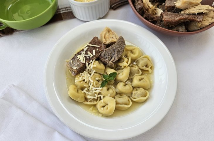 Sopa de capeletti tradicional italiana