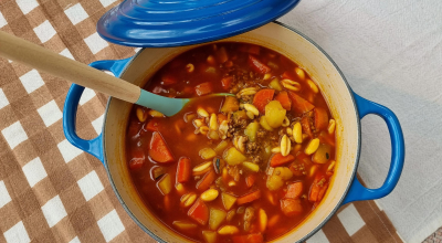 Sopa de carne moída com macarrão e legumes