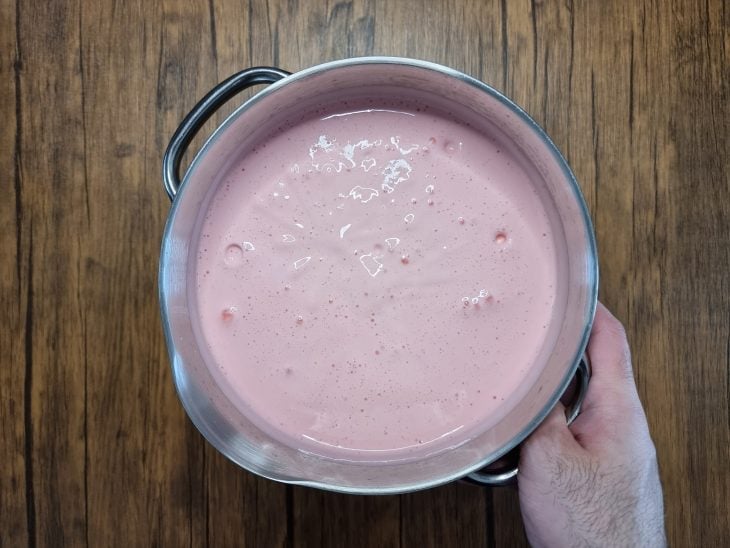 depois de batido, o preparo volta para a geladeira