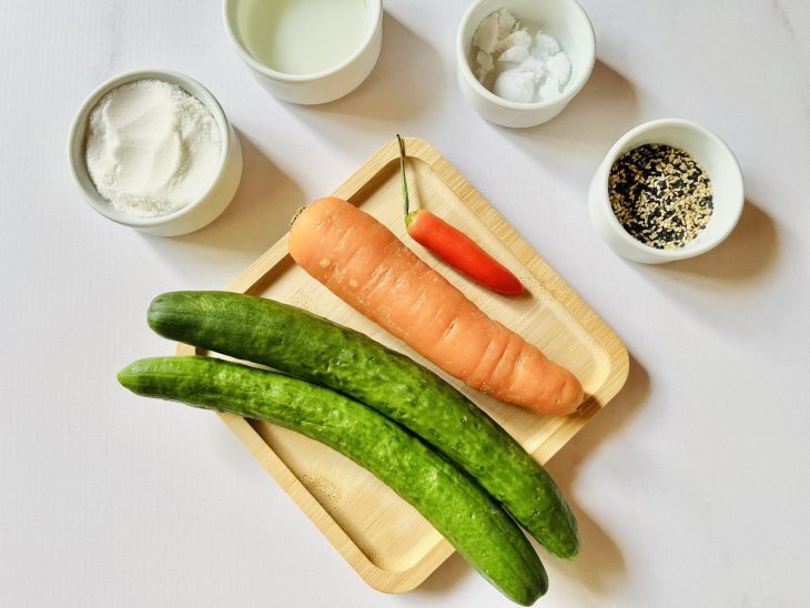 Uma bancada com os ingredientes da receita.