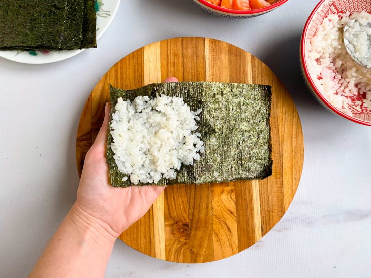 alga nori recheada com arroz