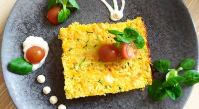 Torta de cenoura com abobrinha e cuscuz